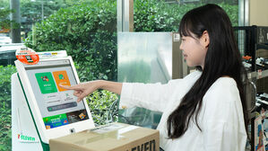 편의점들, 은행&middot;약국 대신한다&hellip;택배&middot;현금인출&middot;약구매 증가