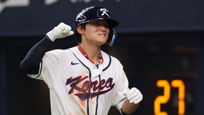 월드베이스볼클래식(WBC) 평가전 한국 대표팀과 일본 프로야구 한신 타이거스와의 경기에서 5회초 1사 한국 김도영이 솔로홈런을 친 뒤 기뻐하고 있다. (사진=연합뉴스)