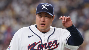 109km 커브로 일본 타자 농락&hellip;류현진, 한신전 2이닝 무실점