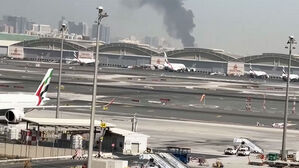 "하늘서 갑자기 폭발음" 공항 날벼락&hellip;귀국길 발 묶였다