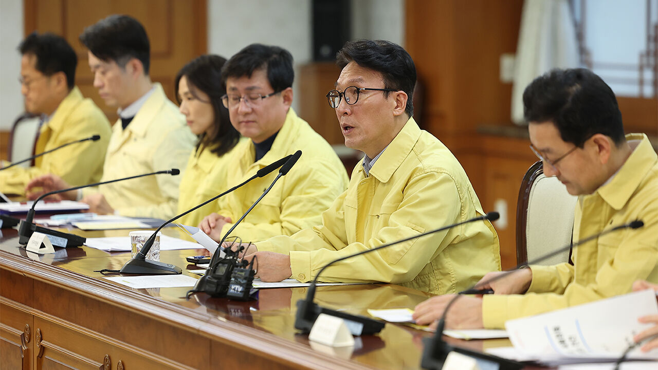 김민석 국무총리가 2일 서울 종로구 정부서울청사 대회의실에서 열린 '중동 상황점검 관련 긴급 관계부처회의'에서 모두발언을 하고 있다. 