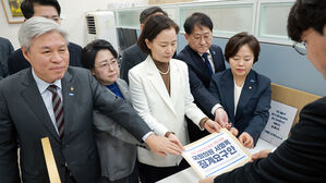 조국혁신당 "국힘 서명옥, 피켓으로 이해민 가격"&hellip;징계안 제출