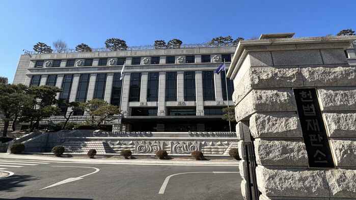 성추행 이어 스토킹 의혹인데 승진을…헌법재판소 발칵