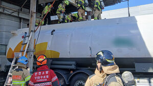 유조 탱크서 수리 작업 중 폭발 사고&hellip;60대 사망