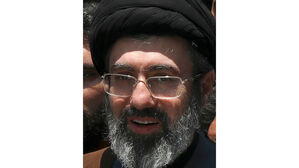 로이터 "'하메네이 차남' 모즈타바, 폭격서 살아남아"