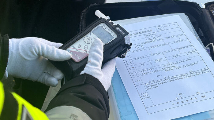 면허 정지 수준의 0.034가 나온 측정기 (사진=연합뉴스)