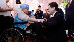 이 대통령, 필리핀 한국전 참전 기념비 방문&hellip;"헌신에 감사"