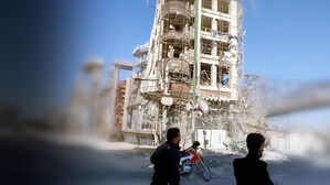 헌법기구 청사 등 2천 곳 타격하자&hellip;미국영사관에 반격