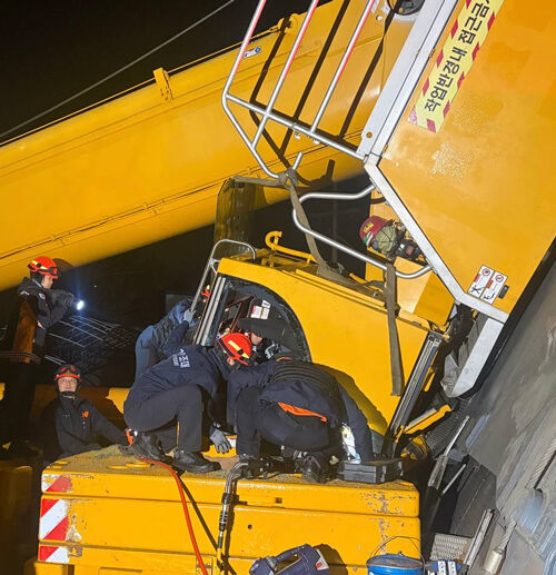 시흥 크레인 사고 현장 (사진=경기도소방재난본부 제공, 연합뉴스)