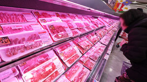 소&middot;돼지&middot;닭고기 가격 두 자릿수 '껑충'&hellip;밥상 물가 고공행진