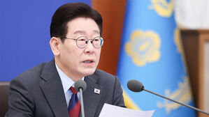 이 대통령 "100조 금융 안정조치 신속 집행&hellip;유류값 폭등 제재 논의"