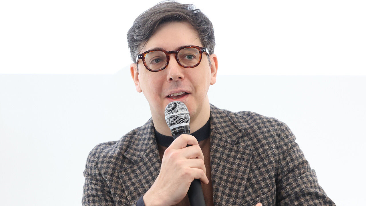 지휘자 아드리앙 페뤼숑이 5일 서울 서대문구 주한 프랑스 대사관에서 열린 한불 수교 140주년 기념 문화교류 기자간담회에서 인사말을 하고 있다.