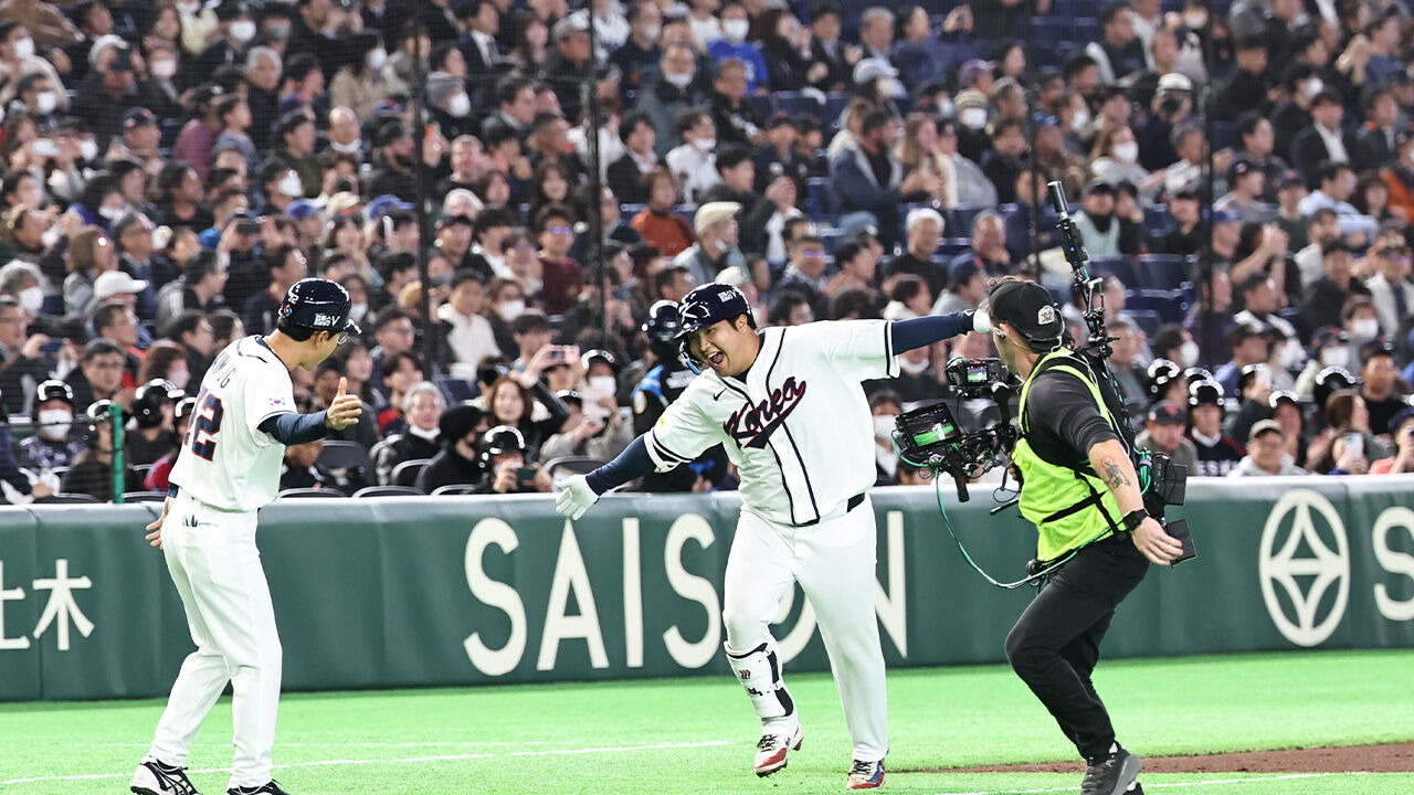 문보경, 체코전 1회 선제 만루홈런 폭발