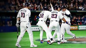 '홈런 쾅&middot;쾅&middot;쾅&middot;쾅'&hellip;17년 만에 첫 경기 승리