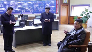 [한반도 포커스] 김정은 때리면 핵 쏜다는 북한&hellip;담배 피우며 여유?