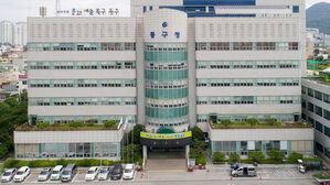 '목 조르고 성희롱까지'&hellip;광주 동구, 악성 민원 대비 가림막 설치