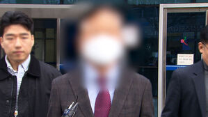 [단독] "기소 힘써줄게" 돈 '꿀꺽'&hellip;전직 경무관 해명 '황당'