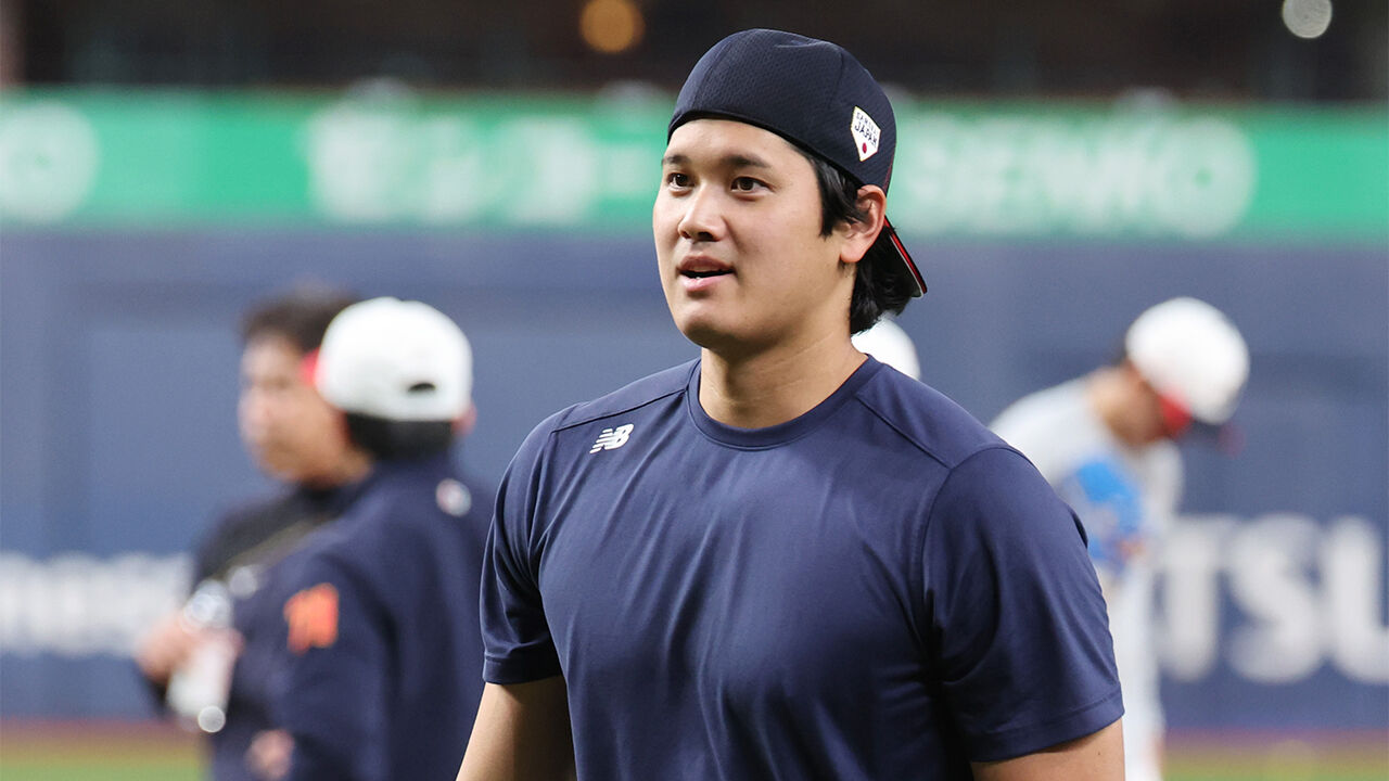 월드베이스볼클래식(WBC) 출전을 앞둔 일본 야구 대표팀 오타니 쇼헤이가 1일 일본 오사카 교세라돔에서 훈련을 마친 뒤 퇴장하고 있다.