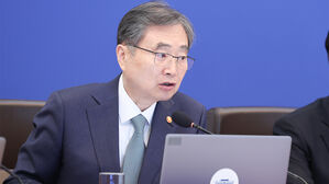 외교장관 "국민 귀국&middot;현지 안전 체류에 총력 대응"