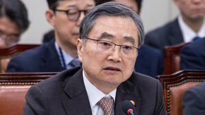 외교장관 "UAE 민항기 오늘부터 인천 운항&hellip;전세기도 UAE행"