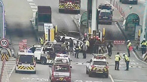 영동선 동수원요금소서 추돌 사고&hellip;3명 중상