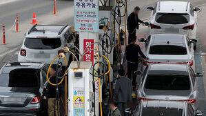 "사기 당한 기분"&hellip;하루 만에 300원 '훌쩍'