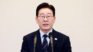 미 외교지 "이 대통령 높은 지지율, 성과 중시하는 통치 방식 결과"