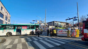 경기 평택 사거리서 시내버스&middot;구급차 '쾅'&hellip;5명 부상