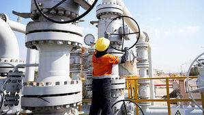 치솟는 유가&hellip;브렌트유&middot;WTI 배럴당 100달러 돌파