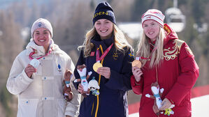 12년 만에 복귀한 러시아, 첫날부터 시상대에 국기 게양