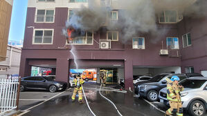 경북 청도 아파트서 전동킥보드 충전 중 화재