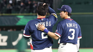 펜스와 충돌한 문보경, 대만전 지명타자&hellip;위트컴 1루수