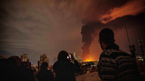테헤란 석유저장고 폭발에&hellip;"강산성 '기름비' 내려"