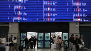 한국인 203명 태운 아부다비발 첫 정부 전세기 인천공항 도착