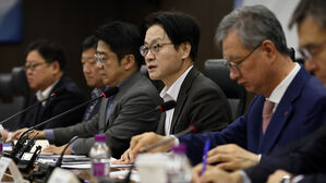 김정관 "기름값 오를 땐 빨리, 내릴 땐 천천히&hellip;불법 행위 엄벌"