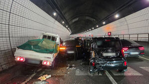 부산 수정터널서 30대 음주 운전자, 승용차 3대 연쇄 추돌