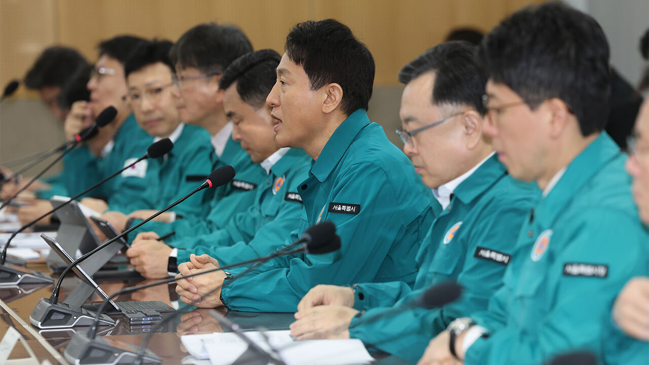 오세훈 서울시장이 9일 서울시청에서 열린 BTS 컴백 행사 안전관리 합동 점검회의에서 발언하고 있다.