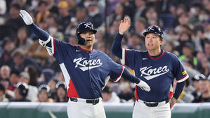 '한국 야구의 보물' 문보경 "애국가 영상에 넣어주세요"