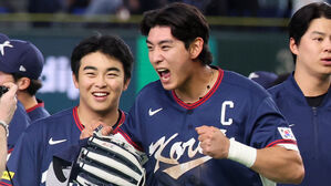 캡틴 이정후의 '더 캐치'와 눈물&hellip;"야구하며 가장 떨렸다"