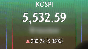 "전쟁 거의 끝" 발언에 코스피 5% 급등&hellip;'널뛰기 장세'