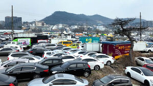 창고에 쌓인 1억어치&hellip;'솔드아웃' 써두고 발 동동