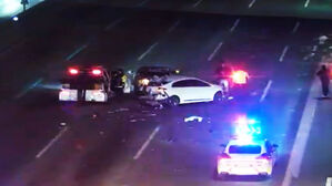 고속도로 한가운데서 승용차&middot;광역버스 추돌&hellip;2명 부상