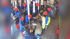 파손에 "괜찮아요"&hellip;착한 사장님에 '돈쭐'로 보답