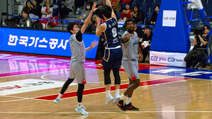 KCC, 3연승 질주&hellip;'환상 버저비터' 윤기찬 활약