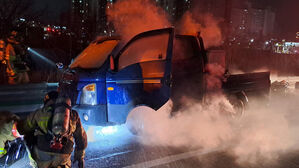 경산 경부고속도로서 화물차 운행 중 화재&hellip;인명피해 없어