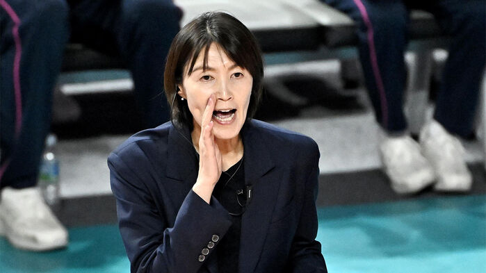 작전 지시하는 요시하라 흥국생명 감독