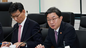 이억원 "중동 사태 최악도 염두&hellip;'금융권 약한 고리' 분석"