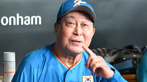 'WBC 준우승 신화' 김인식 감독 "두려움 없이 당당하게 맞서길"