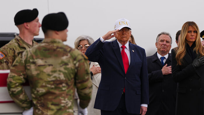 미군 전사자 유해를 맞이하는 트럼프 대통령