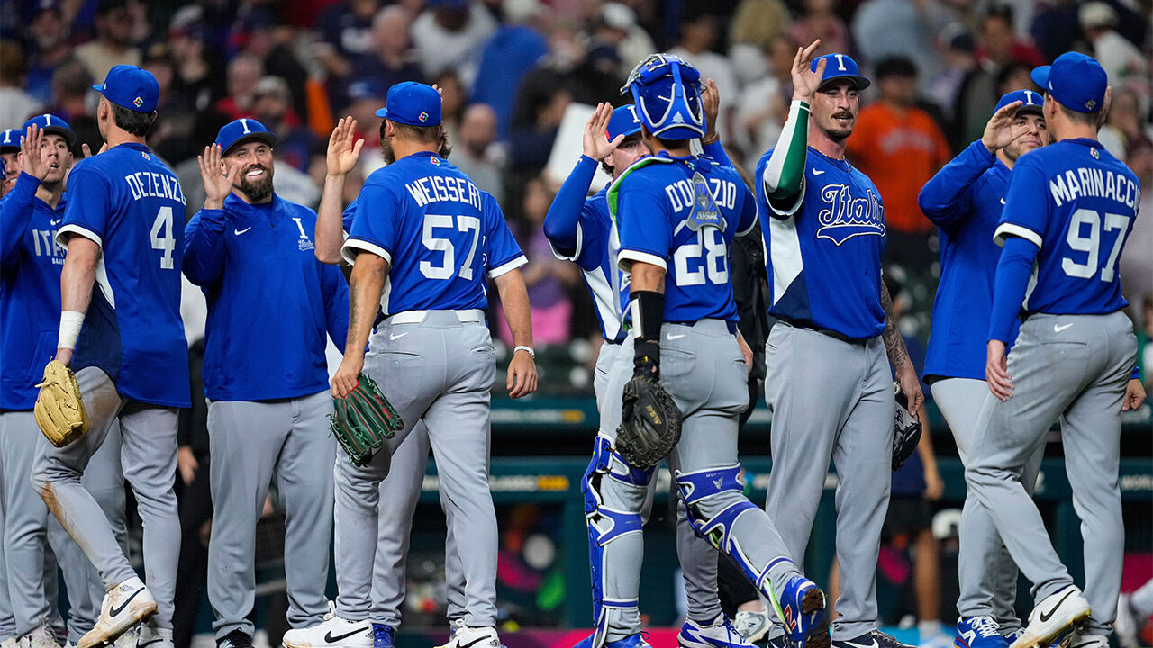 미국을 제압하고 기뻐하는 이탈리아 선수단